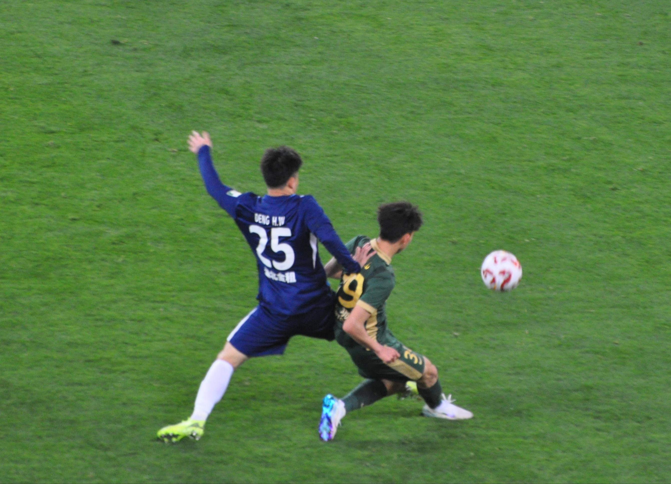 武汉三镇爆发神级表现，中超被彻底压制，失误的简单介绍