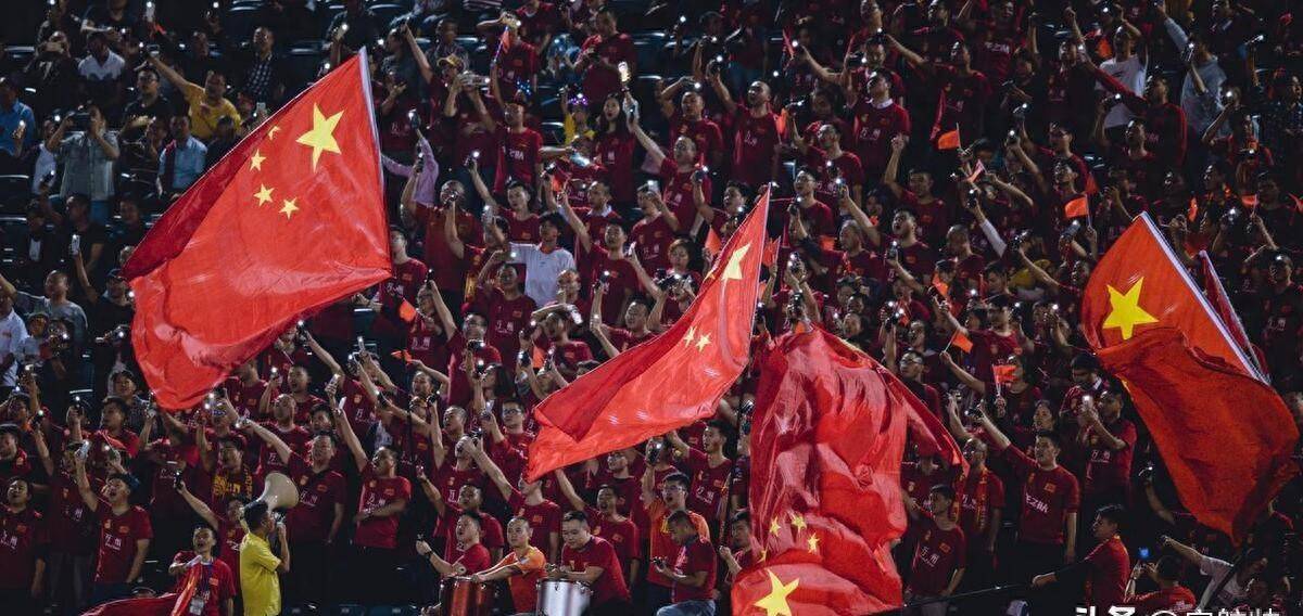 国内足球职业联赛赛场,争议丛生火花四溅!的简单介绍 国内足球职业联赛赛场,争议丛生火花四溅!的简单介绍