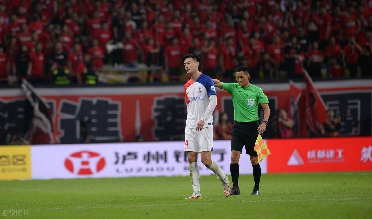 皇家马德里俱乐部签约法国前锋,引发球迷热议 皇家马德里俱乐部签约法国前锋,引发球迷热议