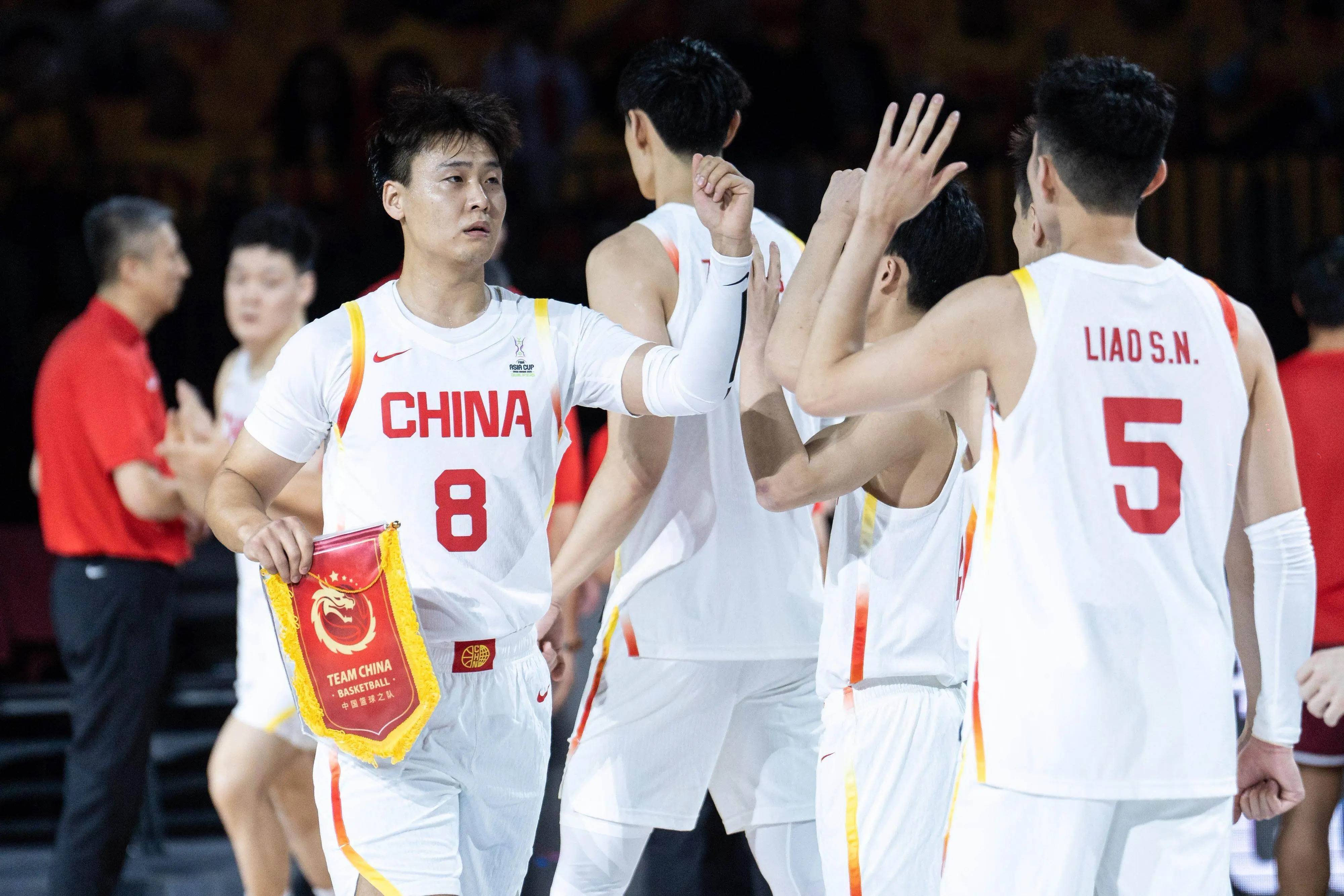 1xBit体育官方入口-强强对话！篮球联赛强队交锋场面激动人心