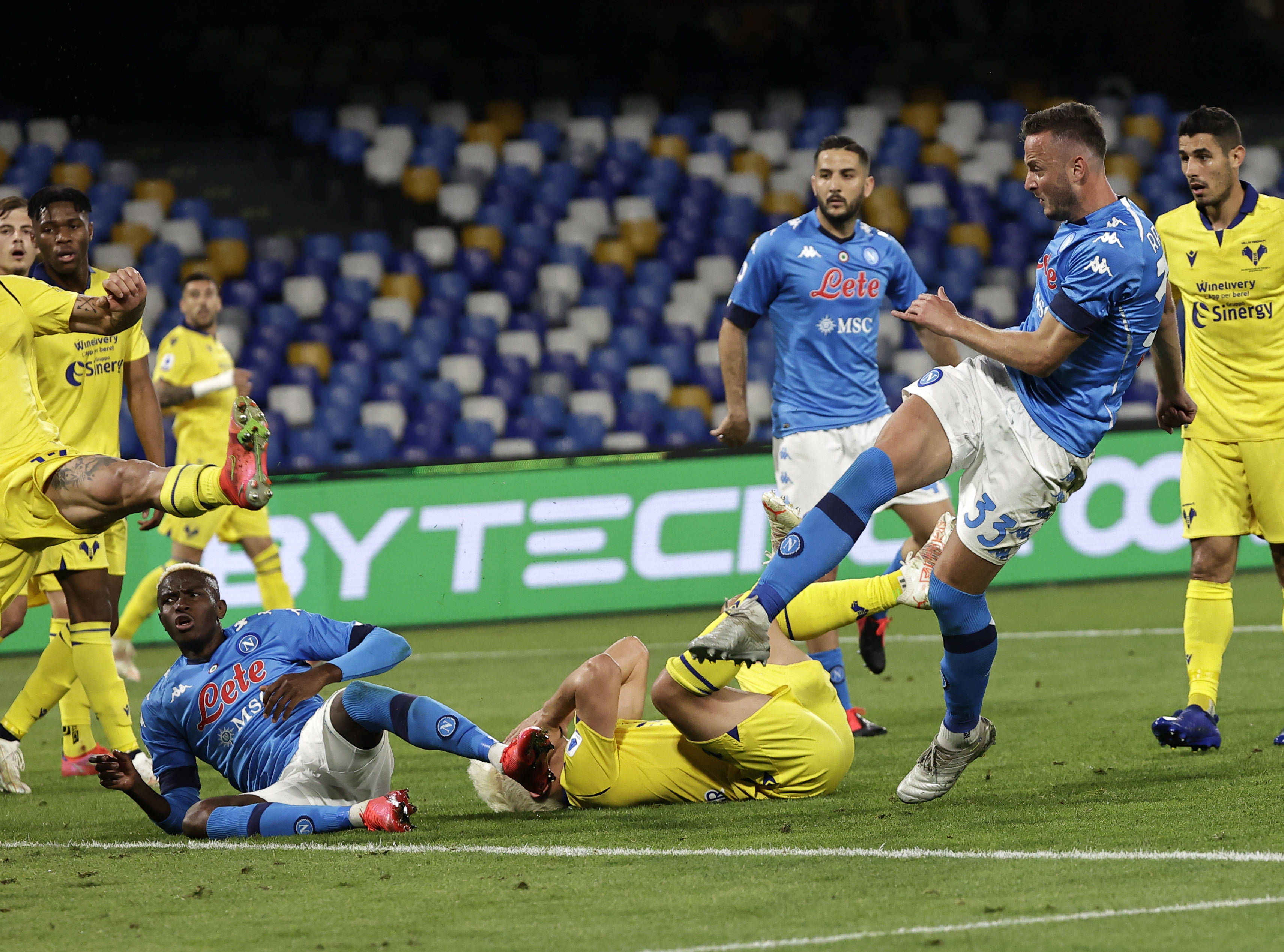 维罗纳战平锡耶纳,难分胜负的简单介绍 维罗纳战平锡耶纳,难分胜负的简单介绍