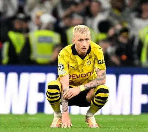 多特蒙德惨败,球迷心情沮丧 多特蒙德惨败,球迷心情沮丧