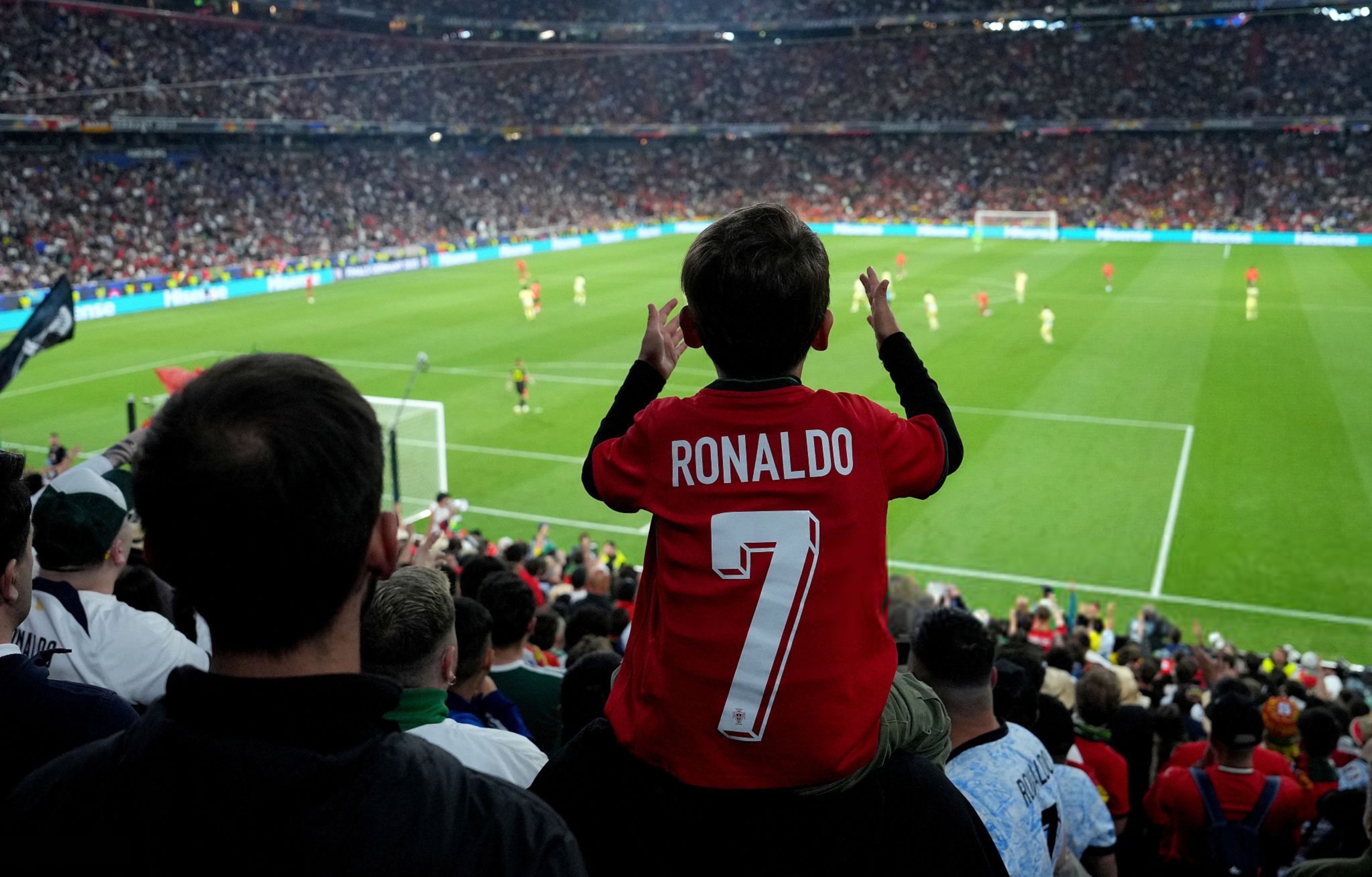 关于葡萄牙天王亮相!亚洲足球比赛掀起狂潮的信息 关于葡萄牙天王亮相!亚洲足球比赛掀起狂潮的信息