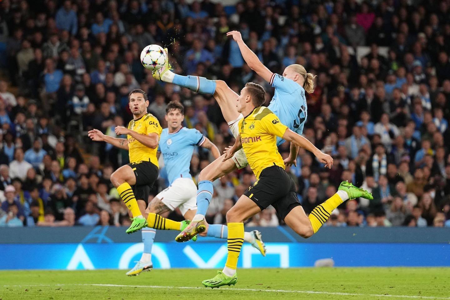 捷克中锋射门技术精湛近期成为球队进攻焦点 捷克中锋射门技术精湛近期成为球队进攻焦点