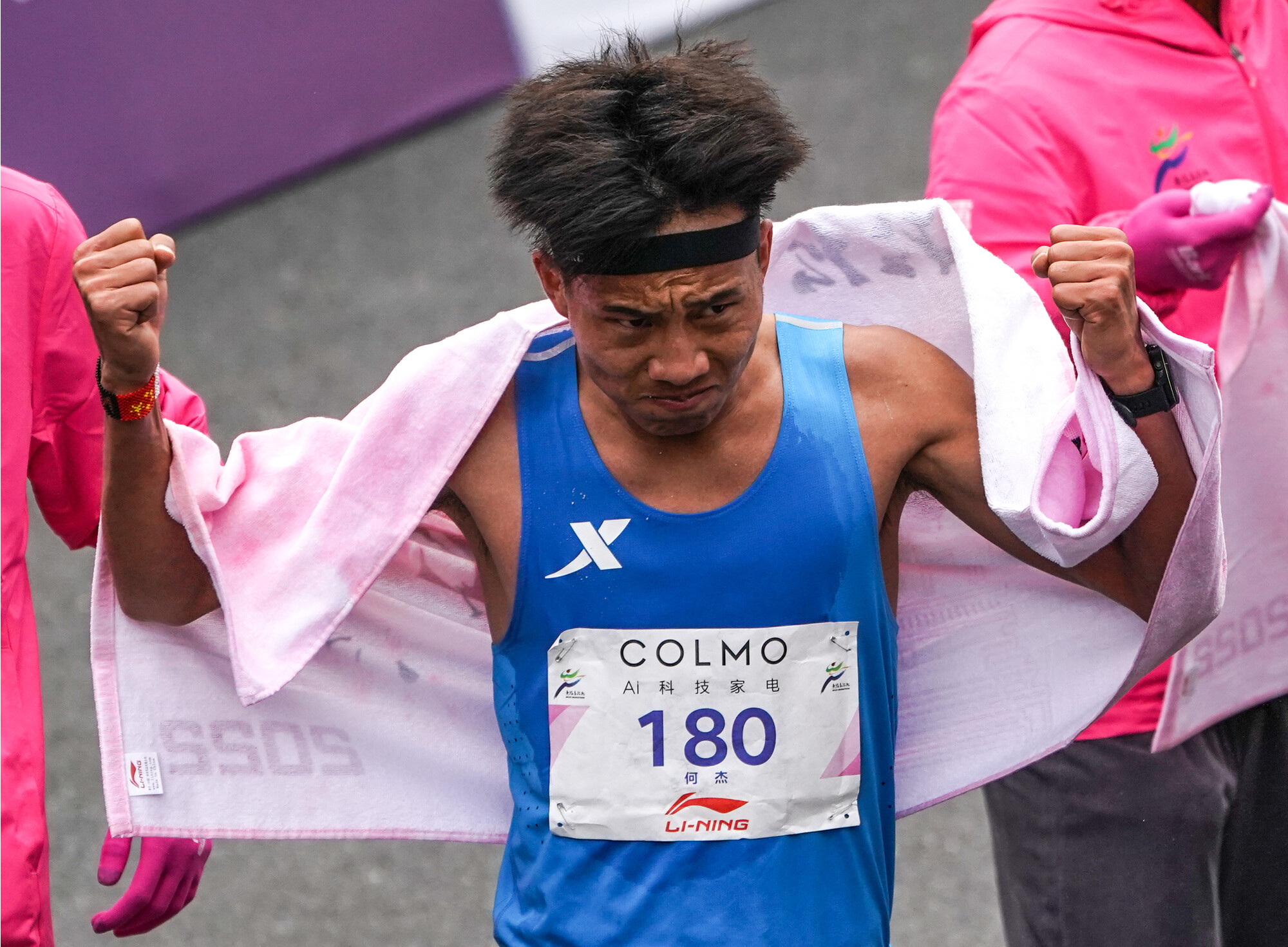 墨西哥游泳选手创造佳绩,引人注目 墨西哥游泳选手创造佳绩,引人注目