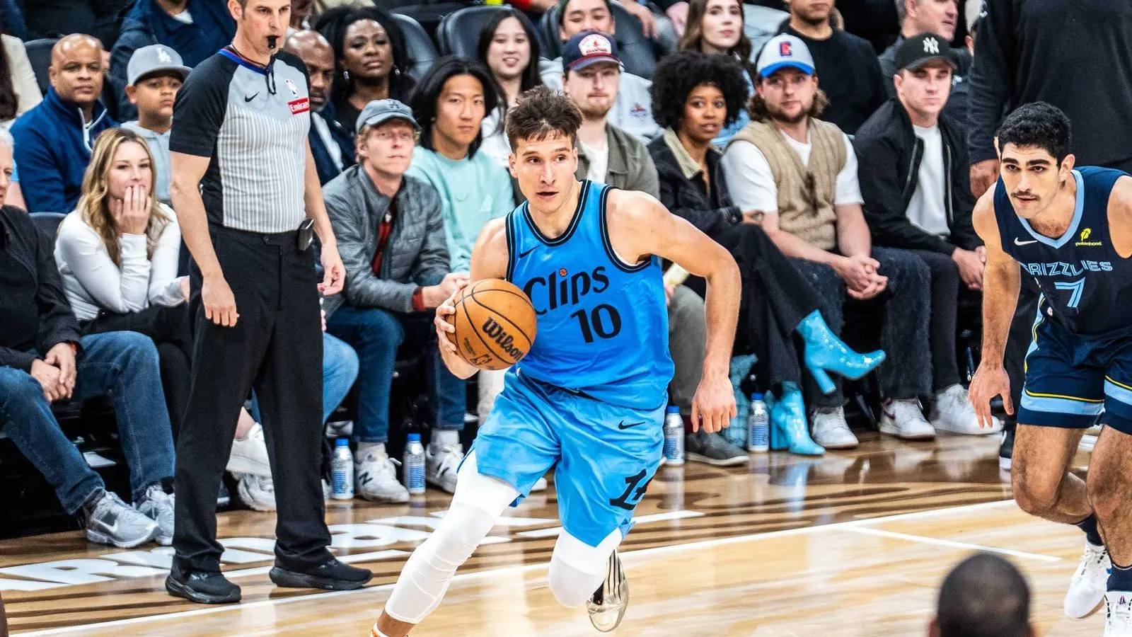 包含快船队引进资深教练，助力球队重塑竞争力的词条