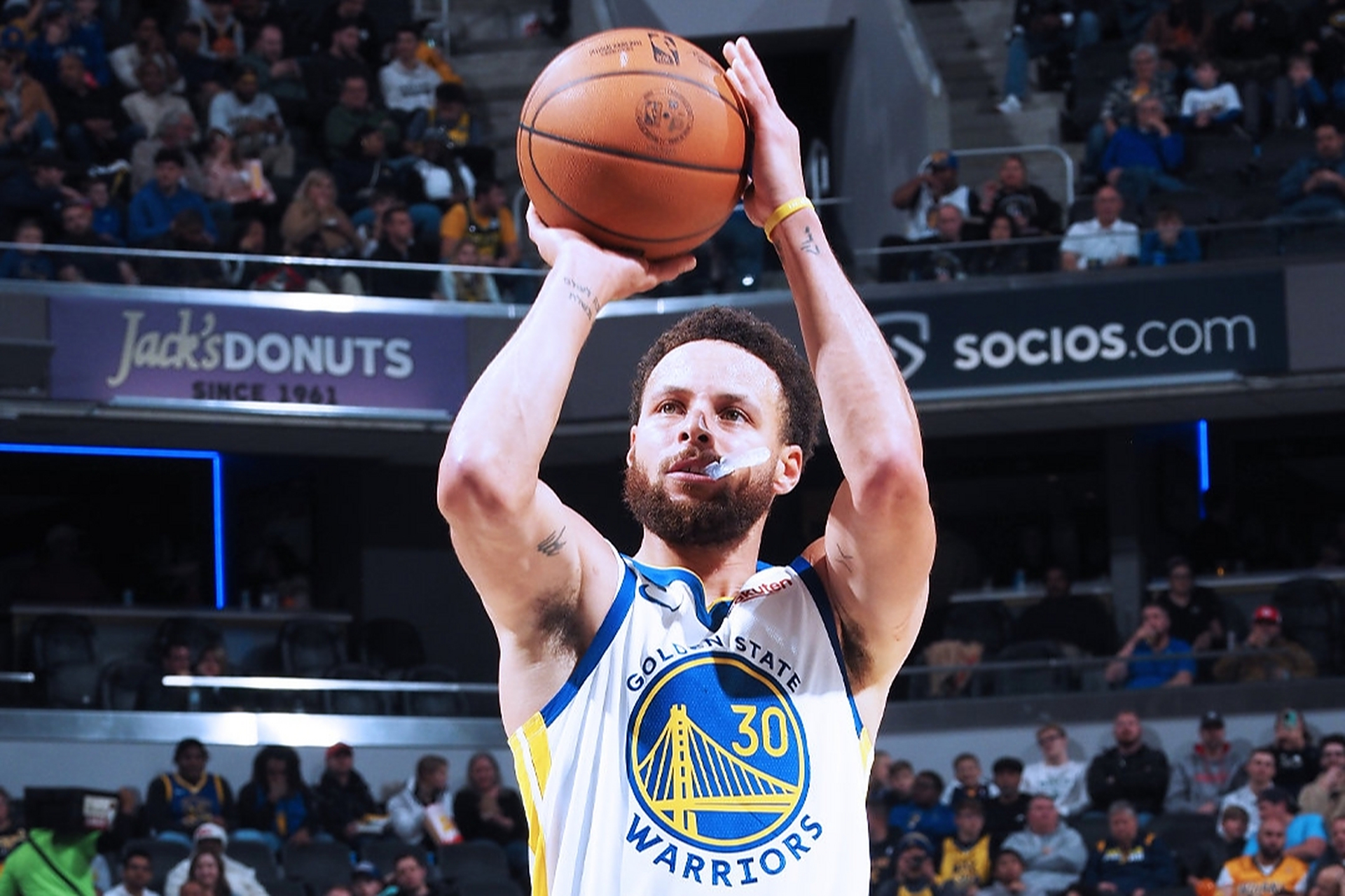 1xBit体育官方-关于杨明在比赛中不幸受伤，球队面临重大挑战的信息