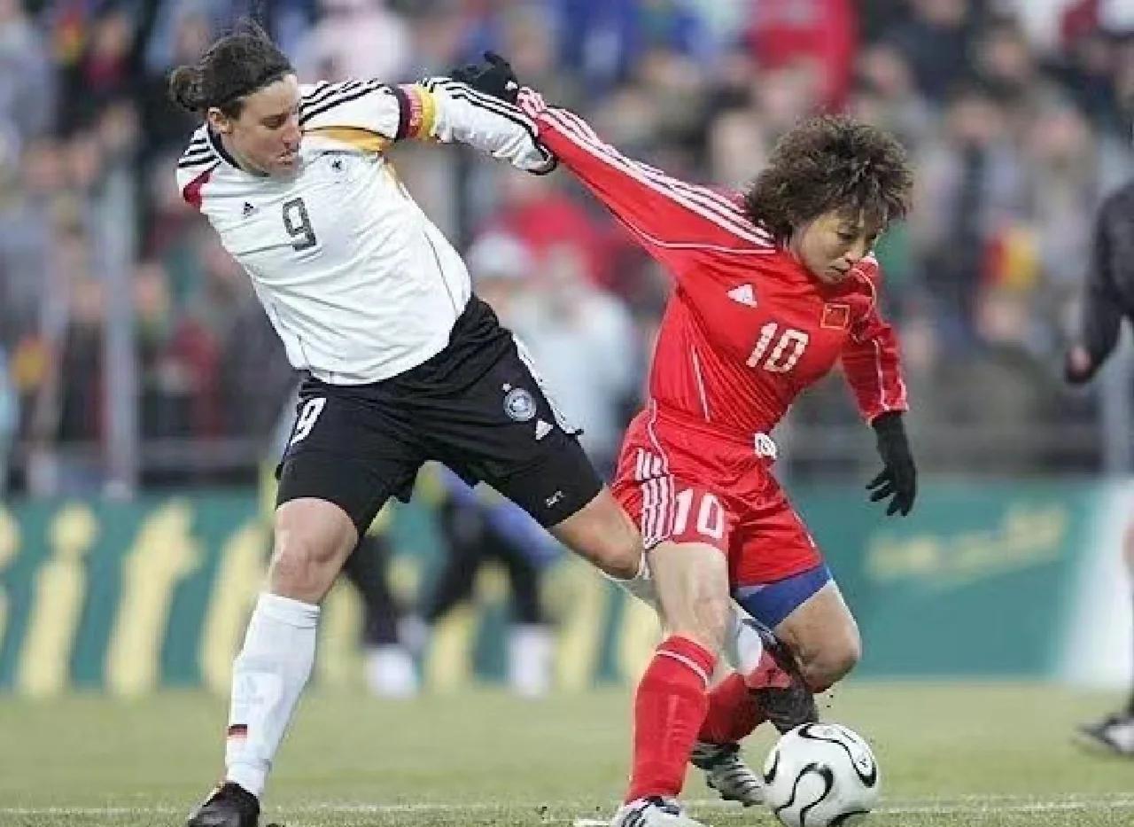 1xBit体育馆-包含亚洲女足冠军诞生，球员们庆祝胜利的词条