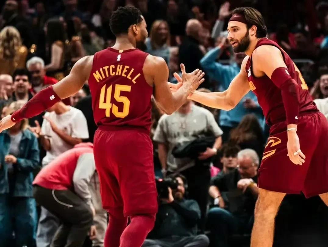 爵士大胜灰熊,米切尔控场稳定 爵士大胜灰熊,米切尔控场稳定