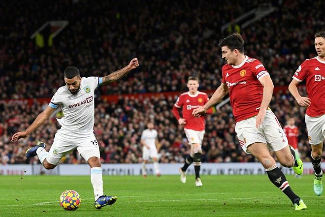 呼和浩特球迷狂热助威,英超瓜分三分成关键 呼和浩特球迷狂热助威,英超瓜分三分成关键